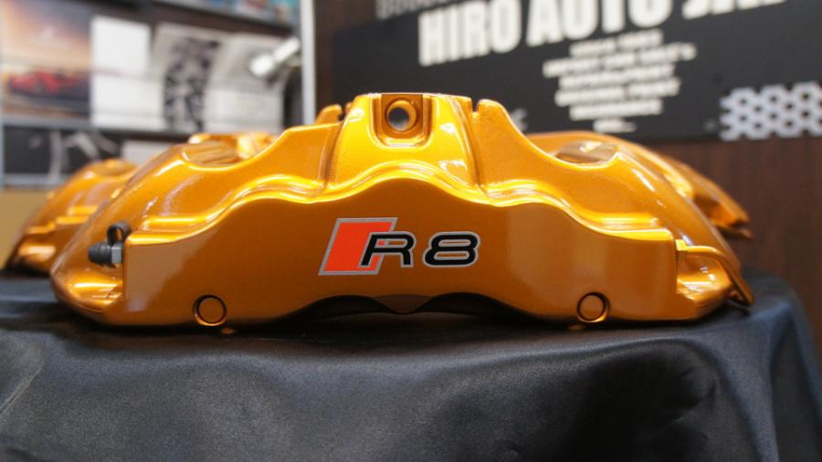 アウディR8　キャリパー塗装　COLOR:#003 Tokyo midnight gold