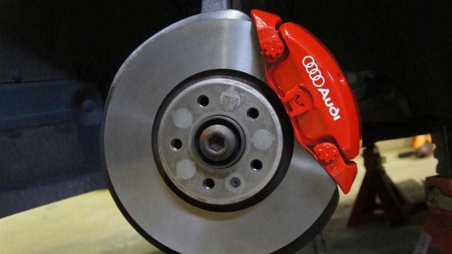 キャリパー塗装施工事例：アウディA6　キャリパー塗装　COLOR:#001 Italian losso solid　D-DASHダストダウンパット IMG8_1794_mQ7NxQ_sub1.jpg