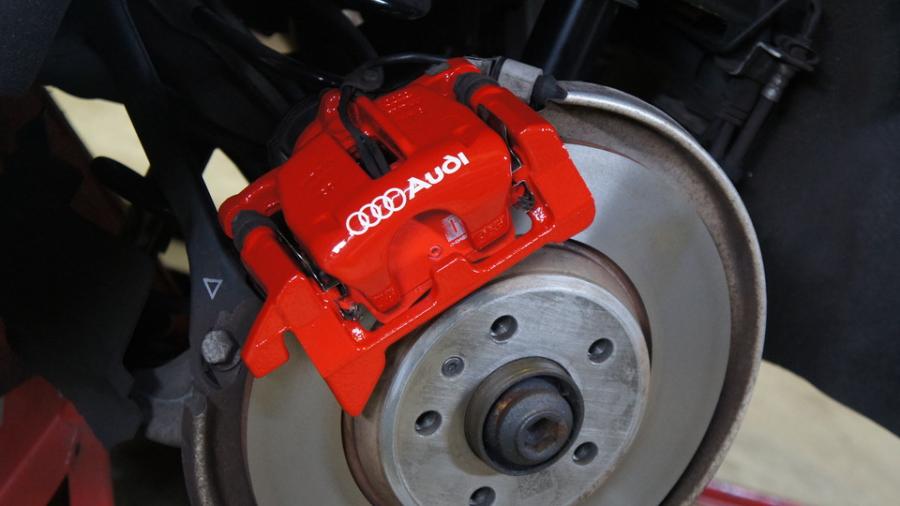 キャリパー塗装施工事例：アウディA6　キャリパー塗装　COLOR:#001 Italian losso solid　D-DASHダストダウンパット IMG8_1794_mQ7NxQ_sub2.jpg