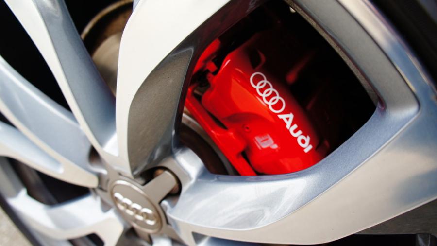 キャリパー塗装施工事例：アウディA6　キャリパー塗装　COLOR:#001 Italian losso solid　D-DASHダストダウンパット IMG8_1794_mQ7NxQ_sub8.jpg