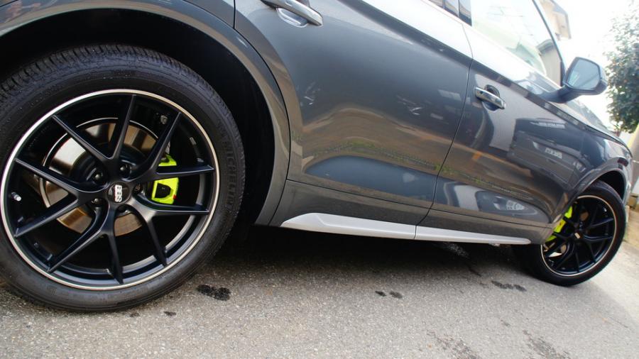 キャリパー塗装施工事例：アウディQ5　キャリパー塗装　COLOR:#1116 Acid green IMG8_1799_RDnaG9_sub8.jpg