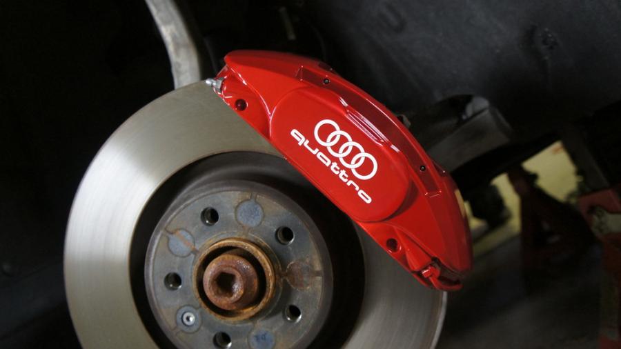 キャリパー塗装施工事例：アウディA6アバント　キャリパー塗装　COLOR:#010 premiun rouge candy red IMG8_1806_F5cW8j_sub1.jpg