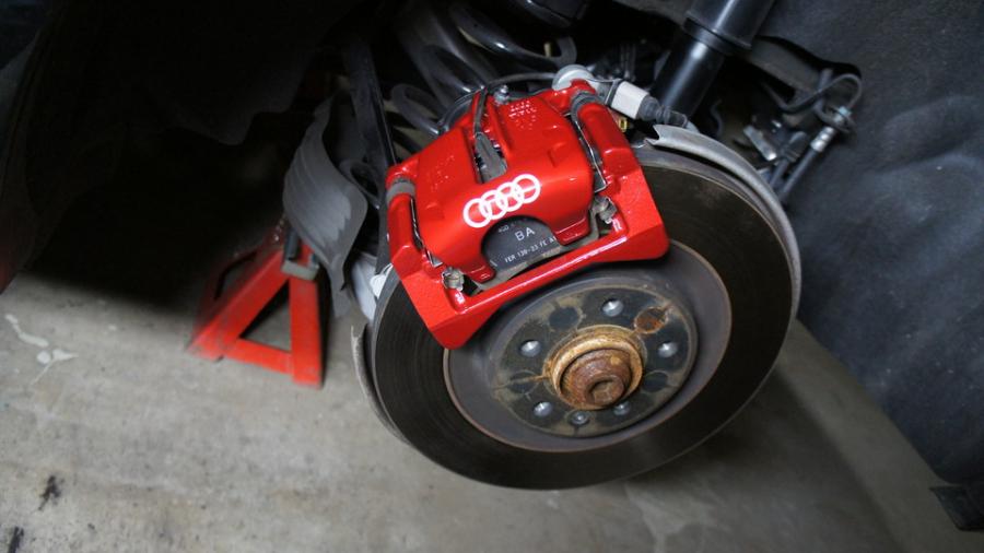 キャリパー塗装施工事例：アウディA6アバント　キャリパー塗装　COLOR:#010 premiun rouge candy red IMG8_1806_F5cW8j_sub2.jpg