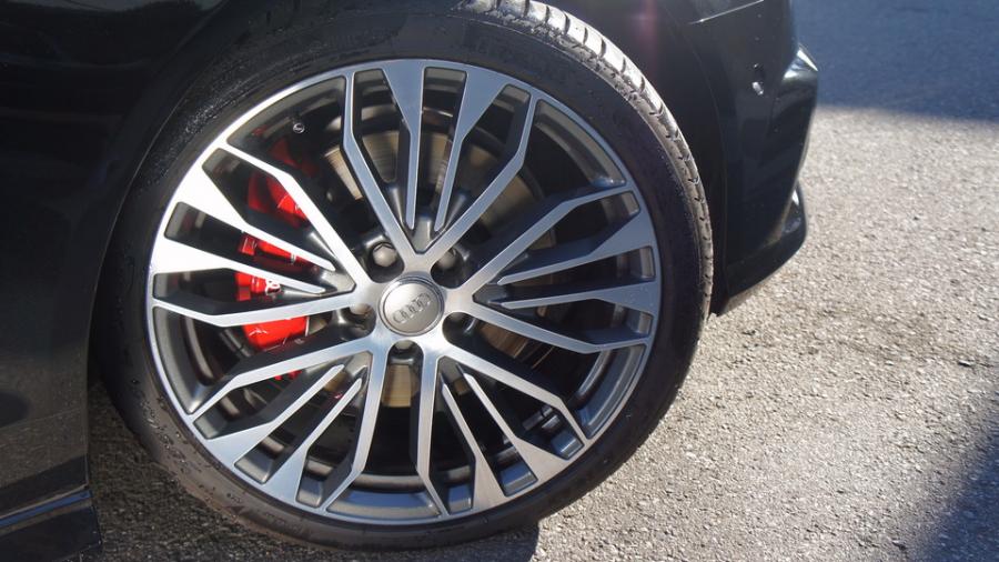 キャリパー塗装施工事例：アウディA6アバント　キャリパー塗装　COLOR:#010 premiun rouge candy red IMG8_1806_F5cW8j_sub3.jpg