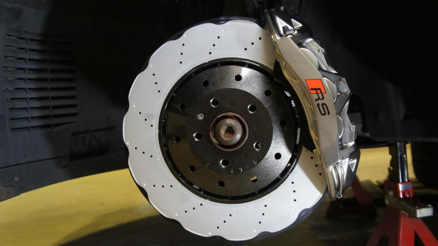 キャリパー塗装施工事例：アウディRS6　キャリパー塗装＆ローター塗装　COLOR:#055 Super shining silver metal finish＆#004 Blast light gray metalic IMG8_1809_dsSmcP_sub2.jpg