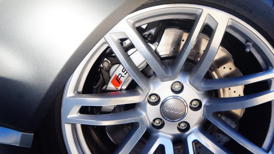 キャリパー塗装施工事例：アウディRS6　キャリパー塗装＆ローター塗装　COLOR:#055 Super shining silver metal finish＆#004 Blast light gray metalic IMG8_1809_dsSmcP_sub4.jpg