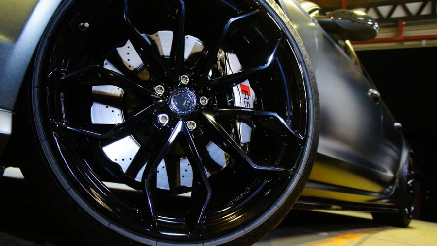 キャリパー塗装施工事例：アウディRS6　キャリパー塗装＆ローター塗装　COLOR:#055 Super shining silver metal finish＆#004 Blast light gray metalic IMG8_1809_dsSmcP_sub9.jpg