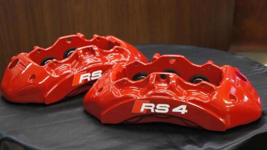 アウディRS4　キャリパー塗装　COLOR:#001 Italian losso solid