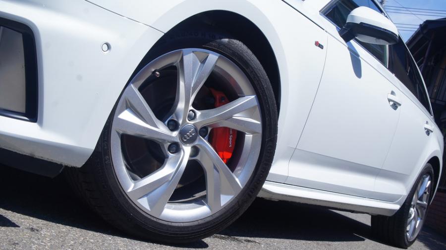 キャリパー塗装施工事例：アウディA4アバント　キャリパー塗装　COLOR:#1112 Racing red IMG8_1826_CWHKS8_sub3.jpg