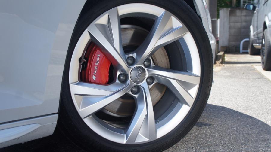 キャリパー塗装施工事例：アウディA4アバント　キャリパー塗装　COLOR:#1112 Racing red IMG8_1826_CWHKS8_sub4.jpg