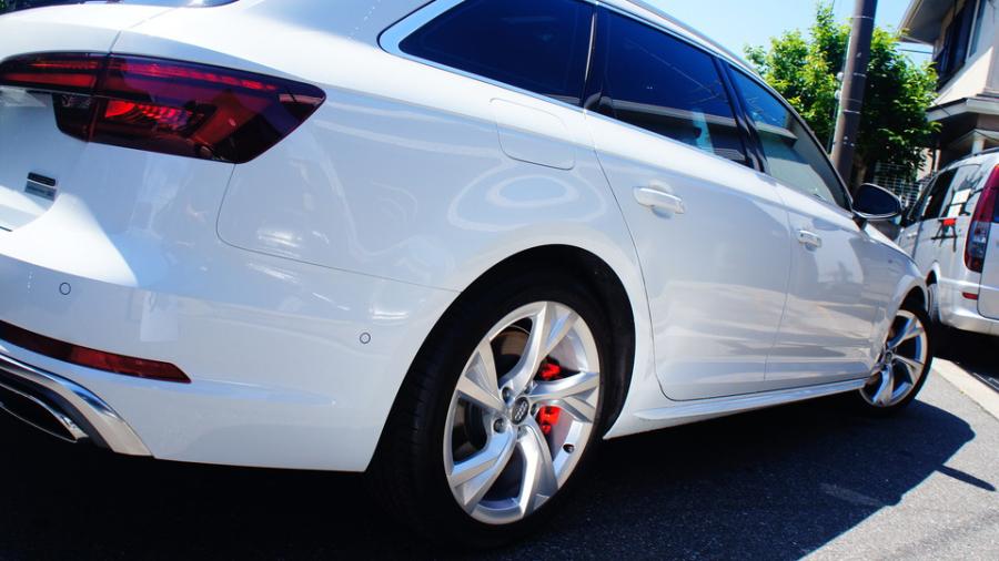 キャリパー塗装施工事例：アウディA4アバント　キャリパー塗装　COLOR:#1112 Racing red IMG8_1826_CWHKS8_sub6.jpg