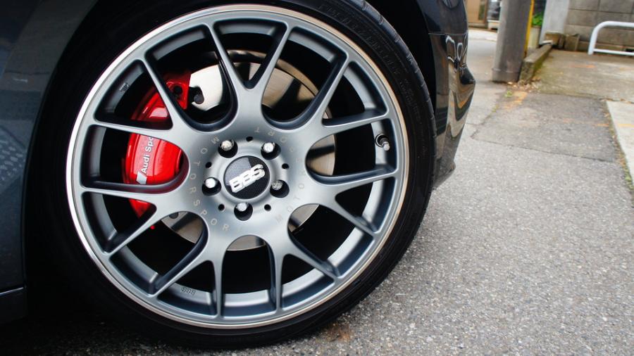 キャリパー塗装施工事例：アウディA4　キャリパー塗装　COLOR:#1112 Racing red IMG8_1835_yW4IXk_sub4.jpg