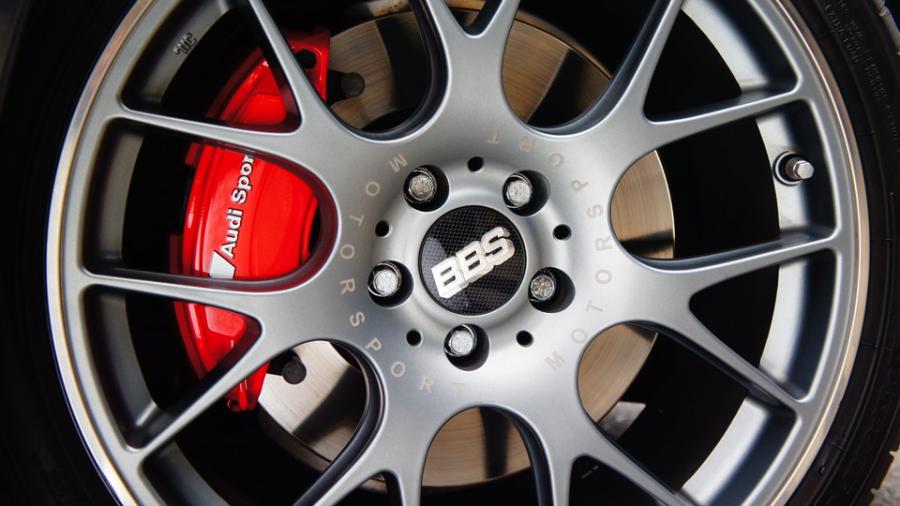 キャリパー塗装施工事例：アウディA4　キャリパー塗装　COLOR:#1112 Racing red IMG8_1835_yW4IXk_sub6.jpg