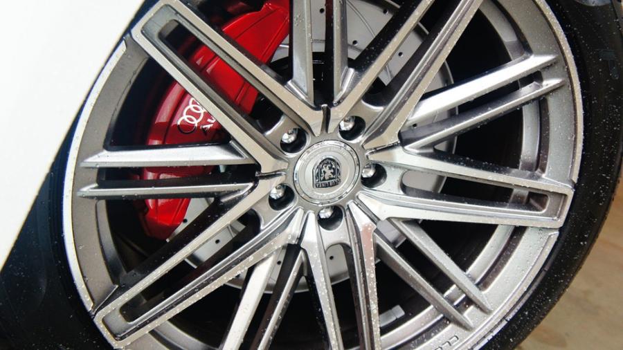 キャリパー塗装施工事例：アウディA8　キャリパー塗装　COLOR:#1102 Charm gross candy red　ローター塗装COLOR:#005 Deep coal black　ローター加工Type：C6S8D IMG8_1854_rARoWL_sub4.jpg