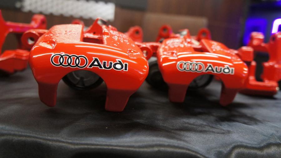 キャリパー塗装施工事例：アウディ　キャリパー塗装　COLOR:#001 Italian losso solid IMG8_1875_3Ql4w2_sub1.jpg