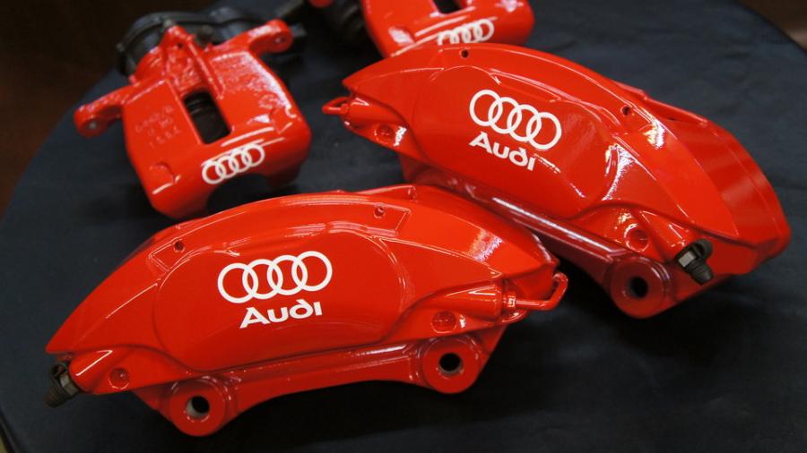 アウディQ5　キャリパー塗装COLOR:#001 Italian losso solid