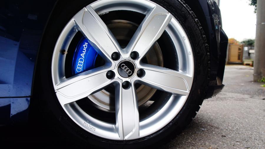 キャリパー塗装施工事例：アウディA5　キャリパー塗装　COLOR:#1115 Deep marine blue IMG8_1931_x629Uv_sub4.jpg