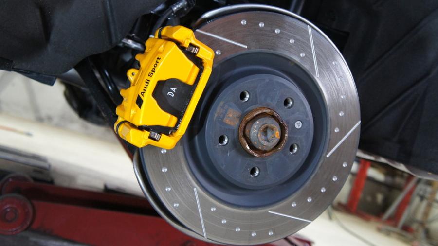キャリパー塗装施工事例：アウディA4　キャリパー塗装COLOR:#021 california sunshinne yellow　ローター加工Type:DP IMG8_1960_yDY1RT_sub1.jpg