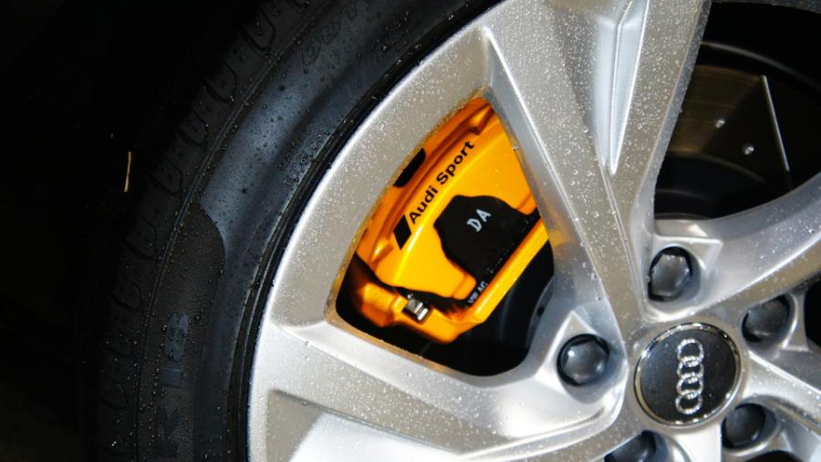 キャリパー塗装施工事例：アウディA4　キャリパー塗装COLOR:#021 california sunshinne yellow　ローター加工Type:DP IMG8_1960_yDY1RT_sub8.jpg