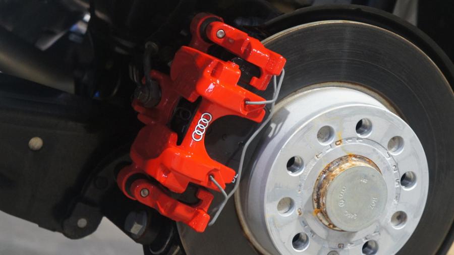 キャリパー塗装施工事例：アウディA3　キャリパー塗装COLOR:#001 Italian losso solid IMG8_1961_AdIrPu_sub2.jpg