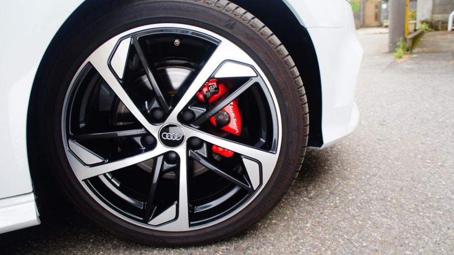 キャリパー塗装施工事例：アウディA3　キャリパー塗装COLOR:#001 Italian losso solid IMG8_1961_AdIrPu_sub4.jpg