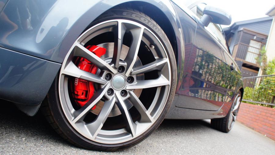 キャリパー塗装施工事例：アウディTT　キャリパー塗装COLOR:#001 Italian losso solid IMG8_1971_GCsK57_sub3.jpg