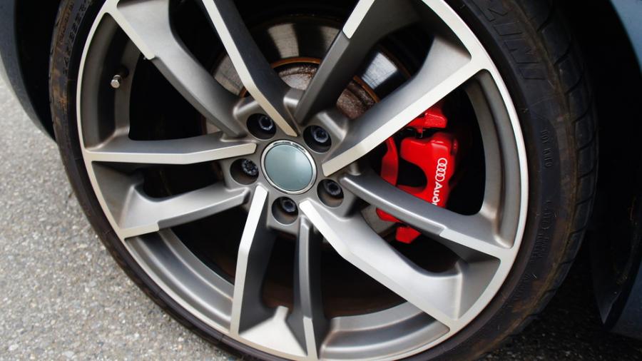 キャリパー塗装施工事例：アウディTT　キャリパー塗装COLOR:#001 Italian losso solid IMG8_1971_GCsK57_sub6.jpg