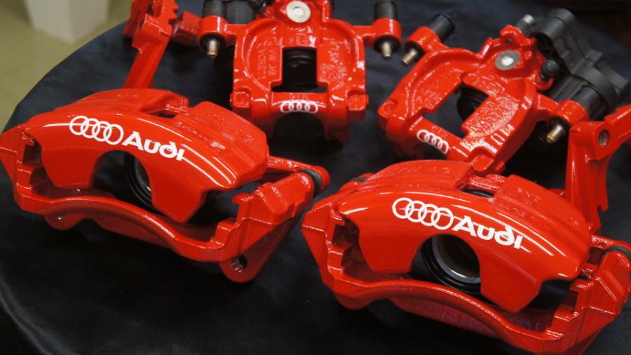 アウディA3　キャリパー塗装COLOR:#001 Italian losso solid