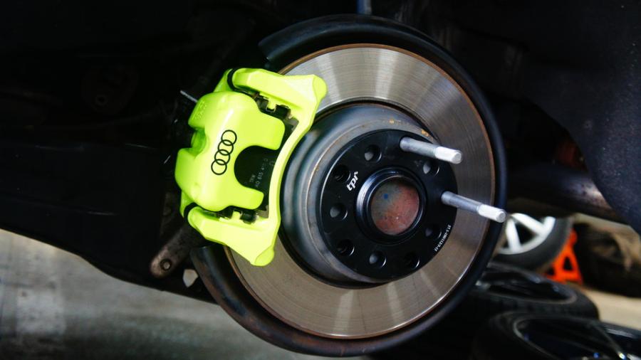 キャリパー塗装施工事例：アウディTT　キャリパー塗装COLOR:#1116 Acid green IMG8_2000_9yKQVU_sub2.jpg