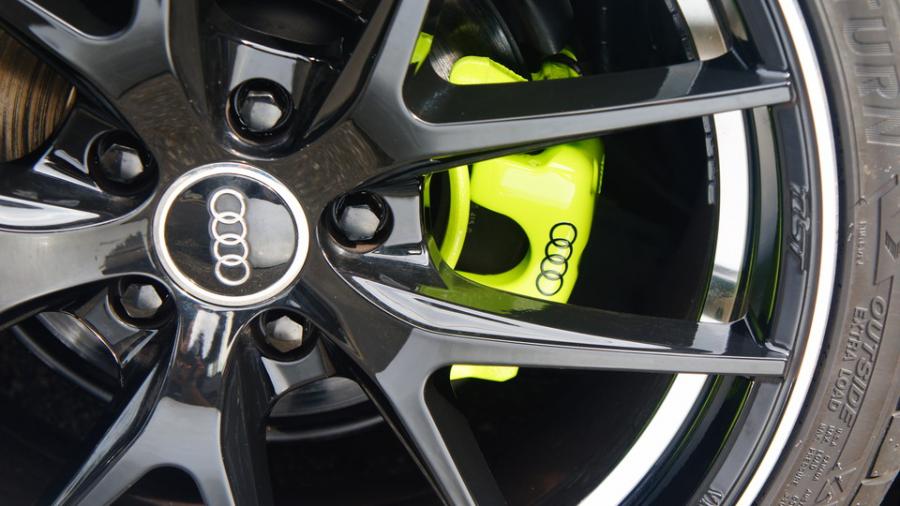 キャリパー塗装施工事例：アウディTT　キャリパー塗装COLOR:#1116 Acid green IMG8_2000_9yKQVU_sub9.jpg