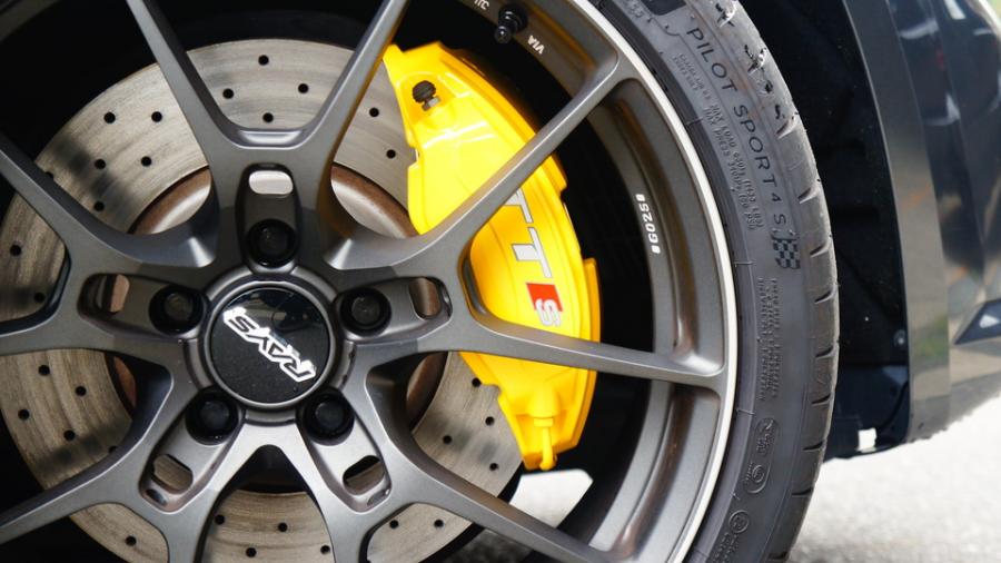 キャリパー塗装施工事例：アウディTTS　キャリパー塗装COLOR:#002 giallo modena　ローター加工Type:DD　ディクセルMタイプパット装着 IMG8_2019_o2Zmr7_sub6.jpg