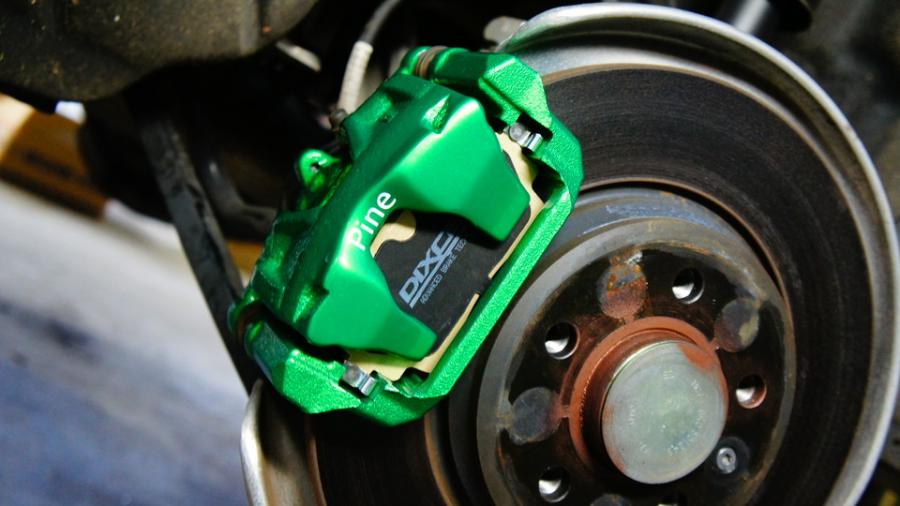 キャリパー塗装施工事例：アウディA4　キャリパー塗装COLOR:#072 royal vintage green pearl　ディクセルMタイプブレーキパット装着 IMG8_2021_UJjvij_sub1.jpg