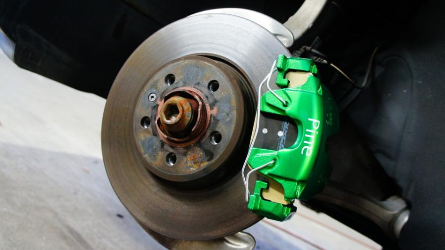 キャリパー塗装施工事例：アウディA4　キャリパー塗装COLOR:#072 royal vintage green pearl　ディクセルMタイプブレーキパット装着 IMG8_2021_UJjvij_sub2.jpg