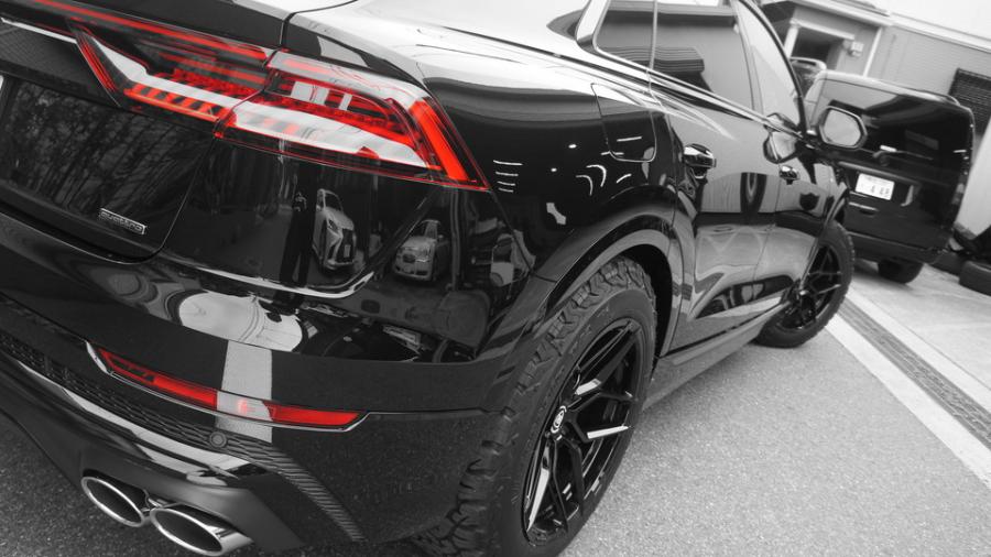 キャリパー塗装施工事例：アウディQ8　キャリパー塗装COLOR:#1115 Deep marine blue　ローター塗装COLOR:#004 Blast light gray metalic IMG8_2026_GeQAfM_sub13.jpg