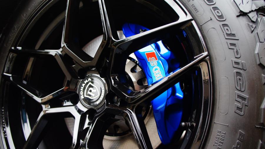 キャリパー塗装施工事例：アウディQ8　キャリパー塗装COLOR:#1115 Deep marine blue　ローター塗装COLOR:#004 Blast light gray metalic IMG8_2026_GeQAfM_sub14.jpg