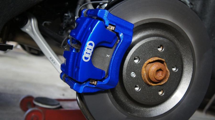 キャリパー塗装施工事例：アウディQ8　キャリパー塗装COLOR:#1115 Deep marine blue　ローター塗装COLOR:#004 Blast light gray metalic IMG8_2026_GeQAfM_sub3.jpg