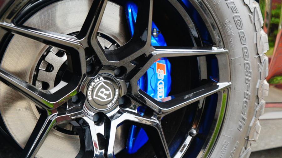 キャリパー塗装施工事例：アウディQ8　キャリパー塗装COLOR:#1115 Deep marine blue　ローター塗装COLOR:#004 Blast light gray metalic IMG8_2026_GeQAfM_sub6.jpg