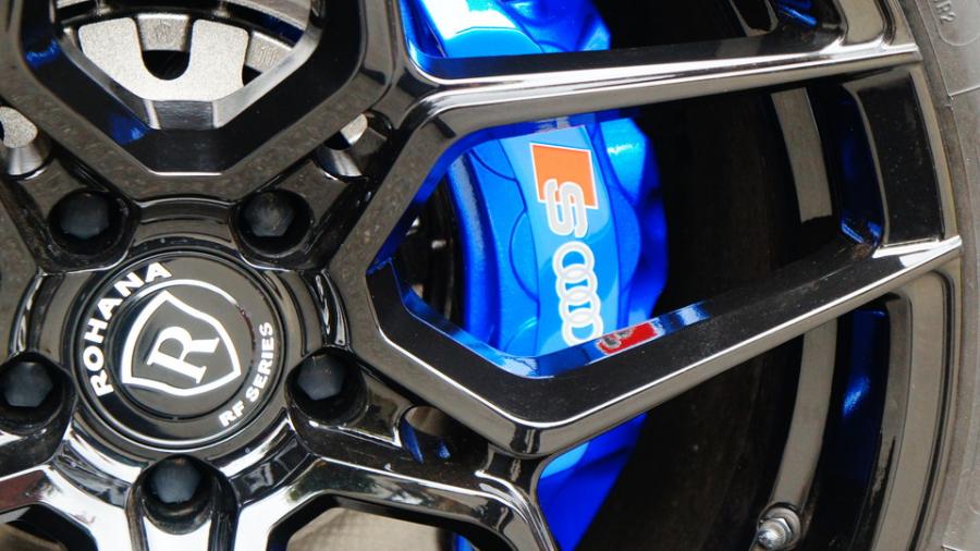 キャリパー塗装施工事例：アウディQ8　キャリパー塗装COLOR:#1115 Deep marine blue　ローター塗装COLOR:#004 Blast light gray metalic IMG8_2026_GeQAfM_sub7.jpg