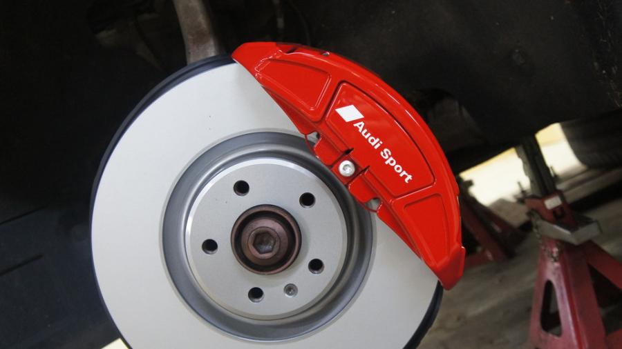 アウディA7　キャリパー塗装COLOR:#001 Italian losso solid　ローター塗装：ホイール同色（調色）D-DASHノンダストパット前後装着　ディクセルローターへ前後交換