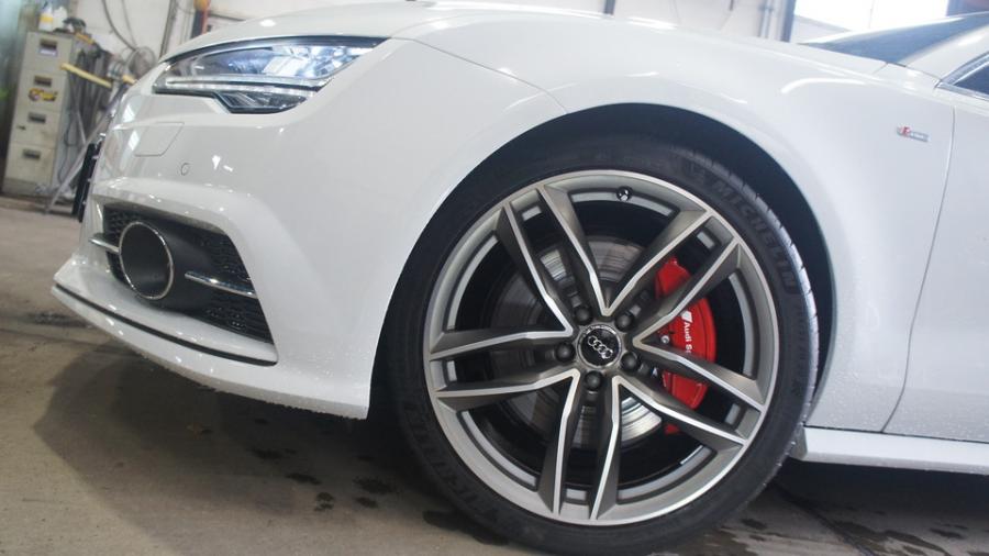 キャリパー塗装施工事例：アウディA7　キャリパー塗装COLOR:#001 Italian losso solid　ローター塗装：ホイール同色（調色）D-DASHノンダストパット前後装着　ディクセルローターへ前後交換 IMG8_2040_EDuLDi_sub2.jpg