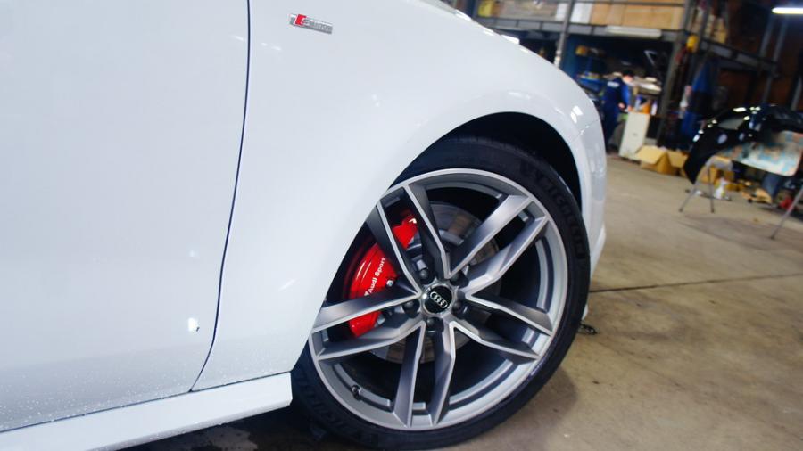 キャリパー塗装施工事例：アウディA7　キャリパー塗装COLOR:#001 Italian losso solid　ローター塗装：ホイール同色（調色）D-DASHノンダストパット前後装着　ディクセルローターへ前後交換 IMG8_2040_EDuLDi_sub5.jpg