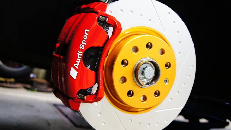 キャリパー塗装施工事例：アウディQ3　キャリパー塗装COLOR:#001 Italian losso solid　ローター塗装COLOR:#003 Tokyo midnight gold　ローター加工Type:DP IMG8_2061_cXqSne_sub1.jpg