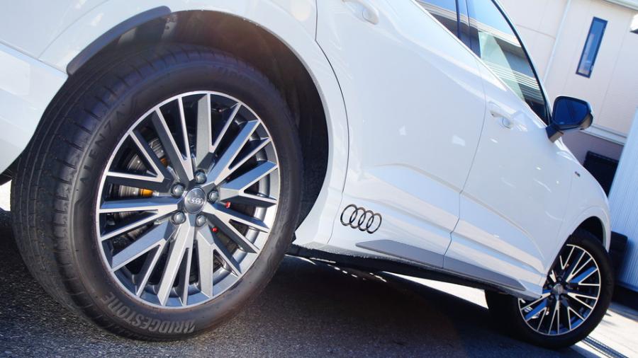 キャリパー塗装施工事例：アウディQ3　キャリパー塗装COLOR:#001 Italian losso solid　ローター塗装COLOR:#003 Tokyo midnight gold　ローター加工Type:DP IMG8_2061_cXqSne_sub7.jpg