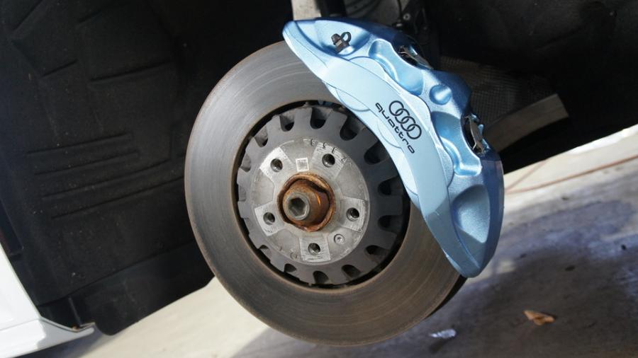 キャリパー塗装施工事例：アウディA7　キャリパー塗装COLOR:#1109 Transparent aqua blue metallic IMG8_2069_O1alc5_sub1.jpg