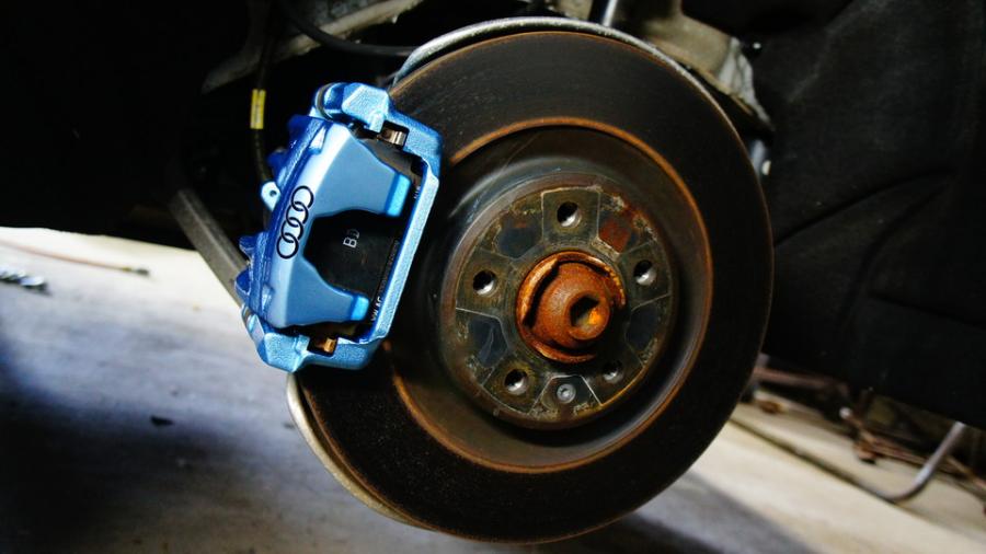 キャリパー塗装施工事例：アウディA7　キャリパー塗装COLOR:#1109 Transparent aqua blue metallic IMG8_2069_O1alc5_sub3.jpg