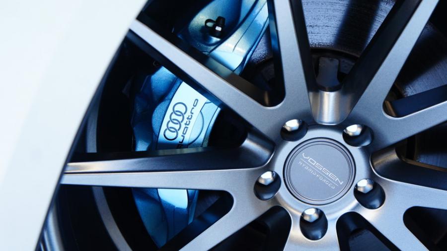 キャリパー塗装施工事例：アウディA7　キャリパー塗装COLOR:#1109 Transparent aqua blue metallic IMG8_2069_O1alc5_sub8.jpg