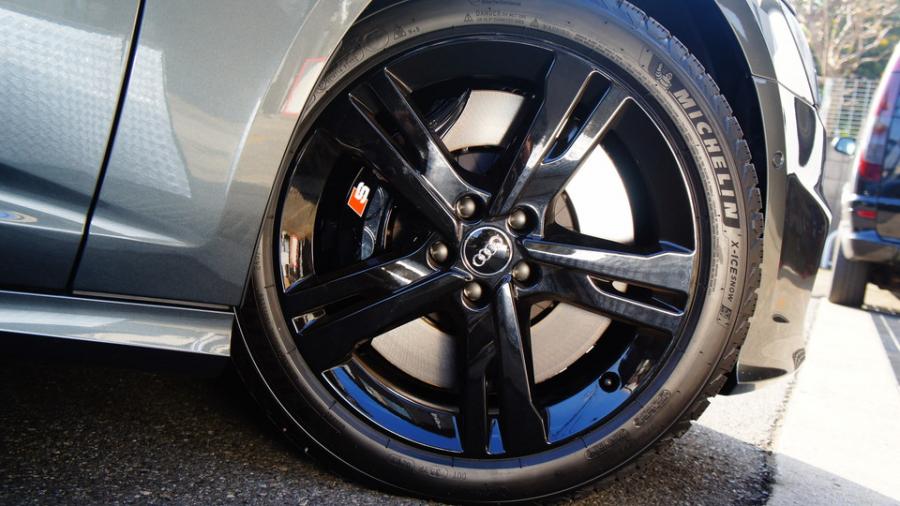 キャリパー塗装施工事例：アウディS6　キャリパー塗装COLOR:#005 Deep coal black IMG8_2077_72KpSl_sub2.jpg