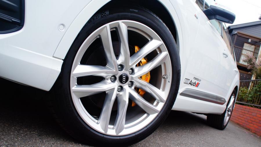 キャリパー塗装施工事例：アウディQ7　キャリパー塗装　COLOR:#003 Tokyo midnight gold IMG8_2078_cUhye1_sub3.jpg