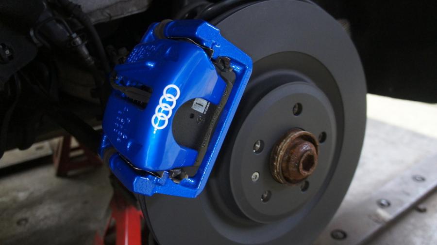 キャリパー塗装施工事例：アウディA8　キャリパー塗装COLOR:オリジナルブルー調色　D-DASHブレーキパット装着 IMG8_2088_ynFRpZ_sub2.jpg