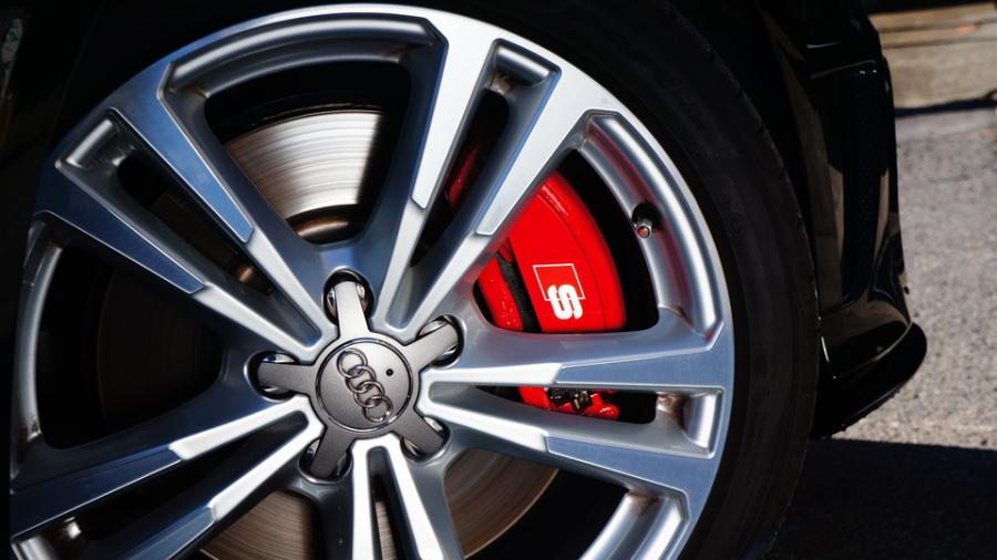 キャリパー塗装施工事例：アウディS3　キャリパー塗装COLOR:赤系（調色） IMG8_2105_COyDNl_sub5.jpg